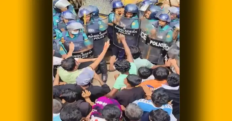 পুলিশ-এলাকাবাসীর মুখোমুখি অবস্থান